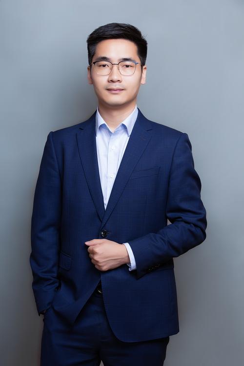 黄启仲动态图形设计负责人